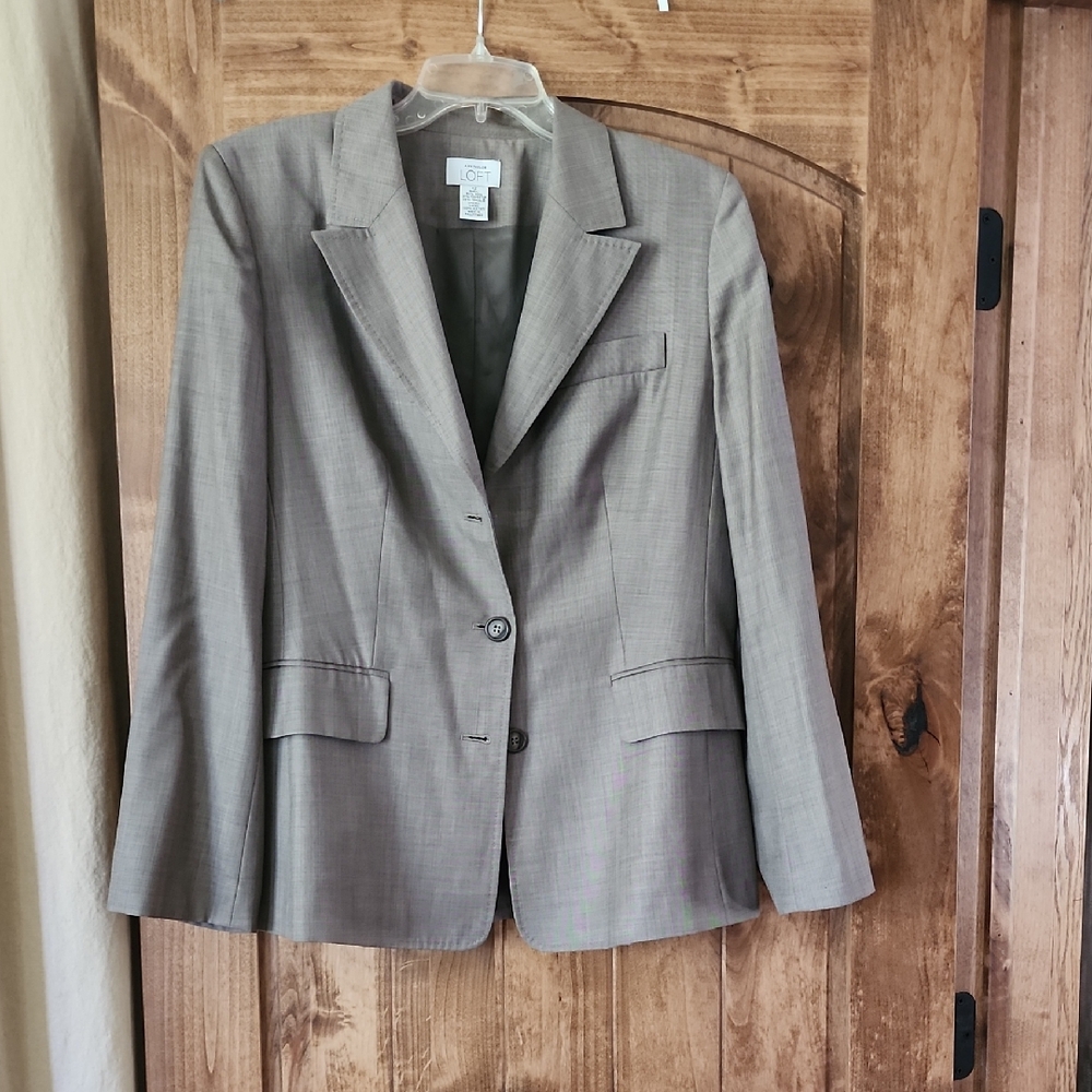 LOFT Brown Blazer with Notched Lapels and Structured Shoulders